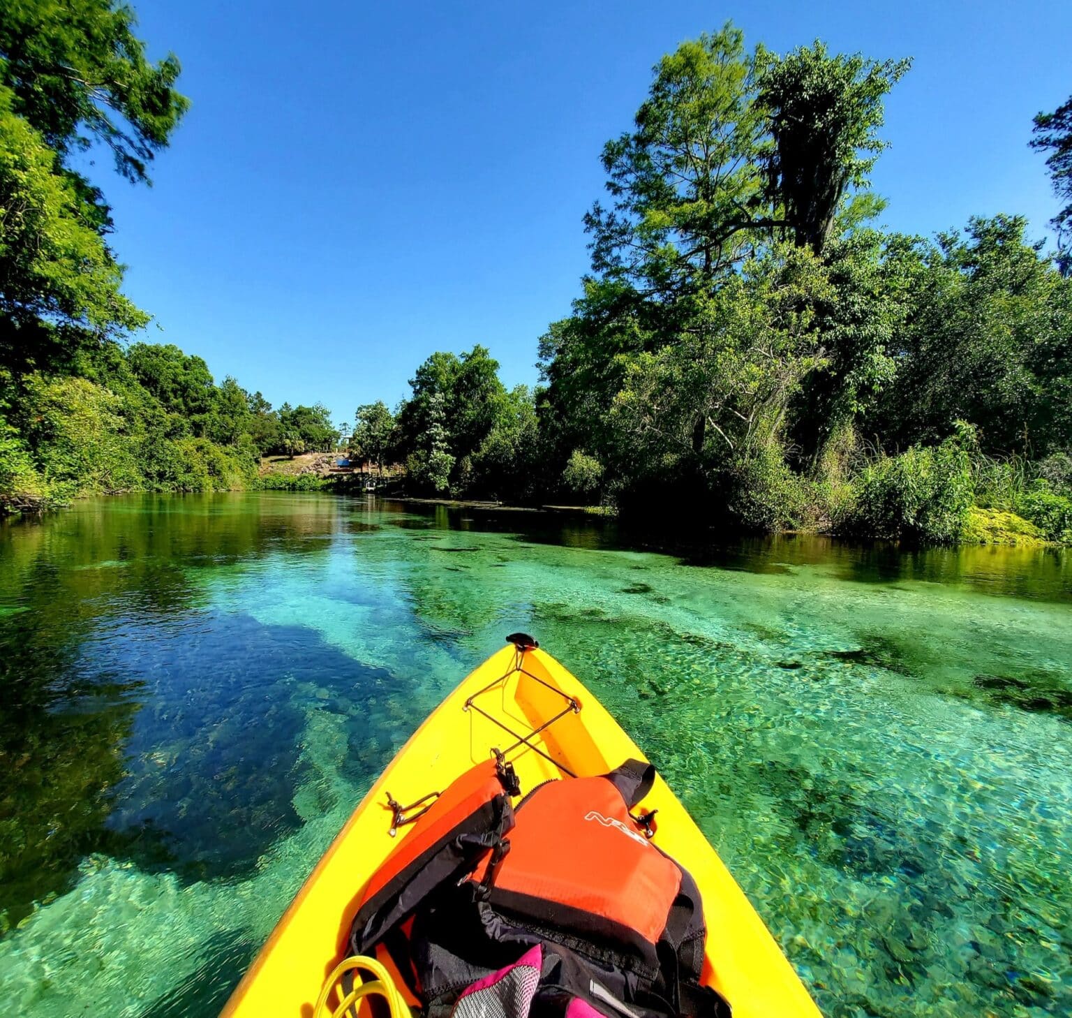 kayaking in Weeki Wachee spring florida with beautiful crystal clear water